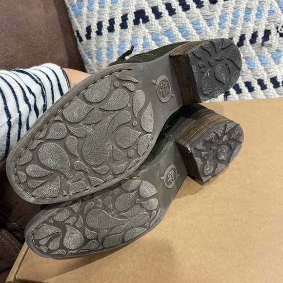 New Born leather dark olive leather booties sz 7 m $120 - Picture 5 of 6